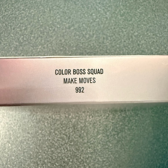 IL MAKIAGE Eyeshadow Palette with 4 colors as shown in pictures. BNIB - Picture 6 of 8